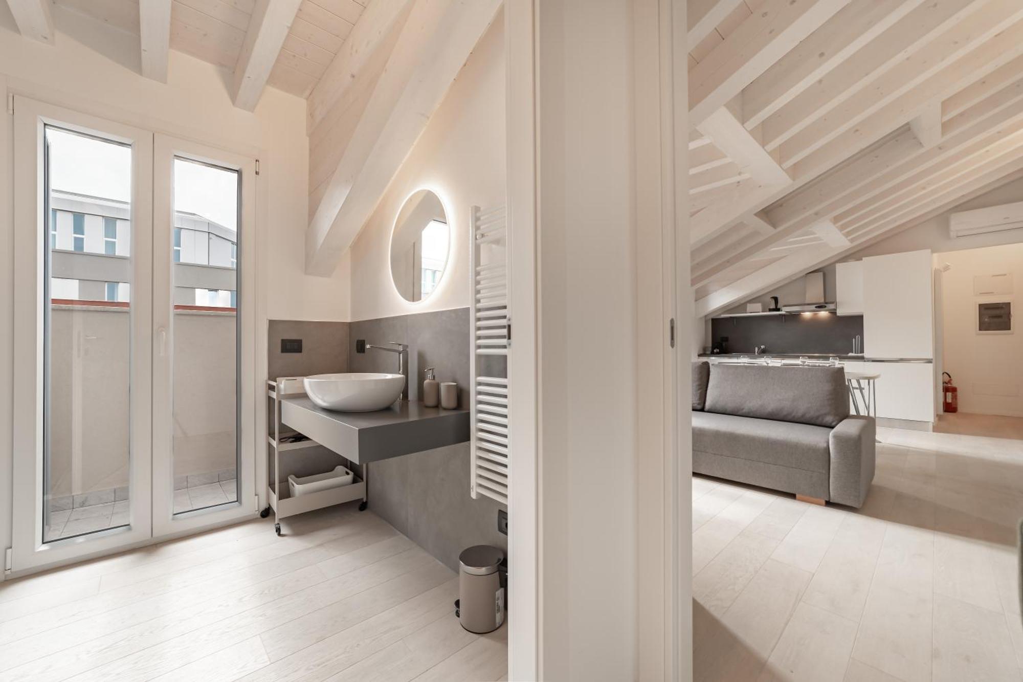 10 Min Walk From Prada, Bocconi And Metro * Milan