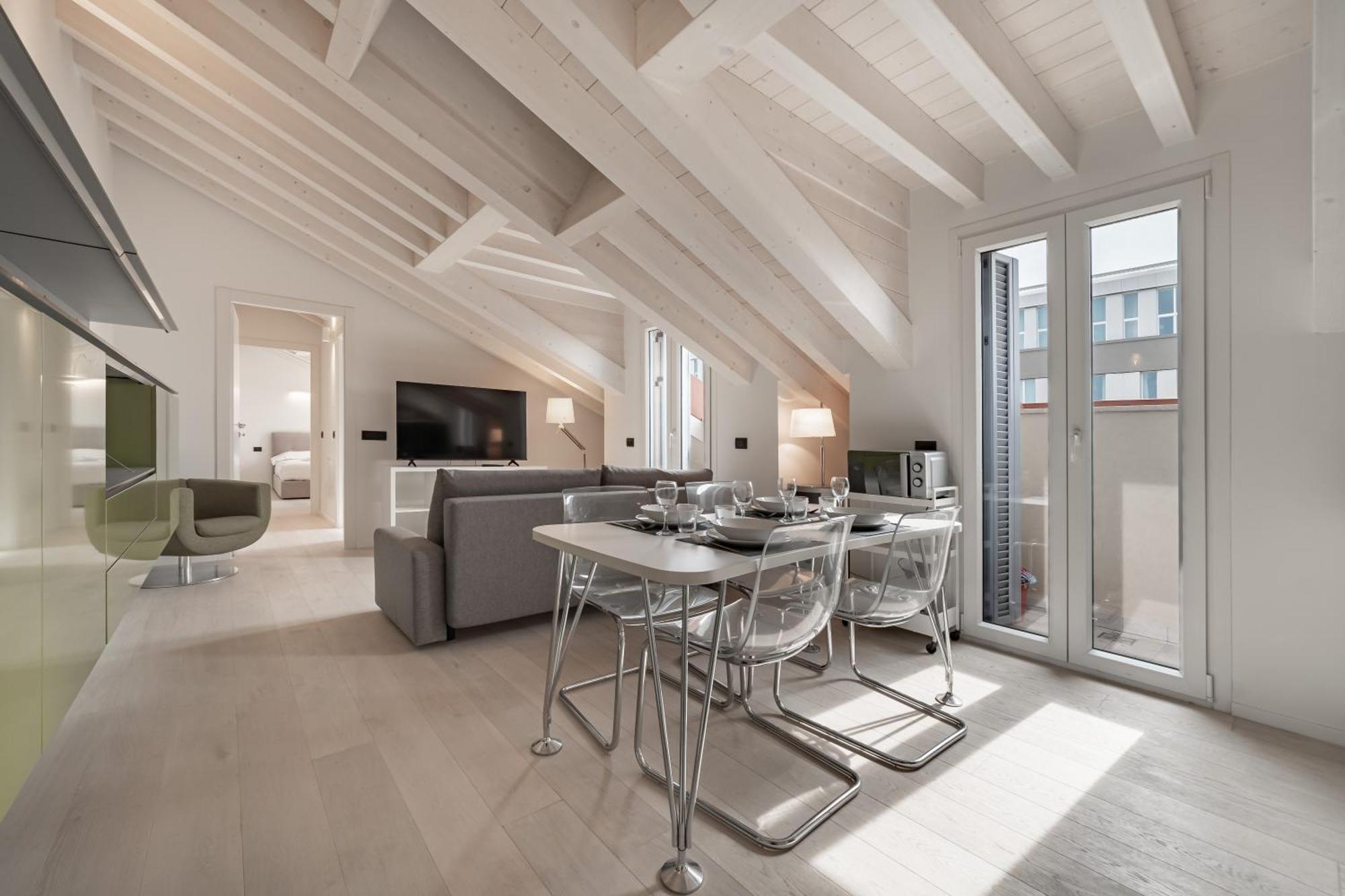 Apartment 10 Min Walk From Prada, Bocconi And Metro *