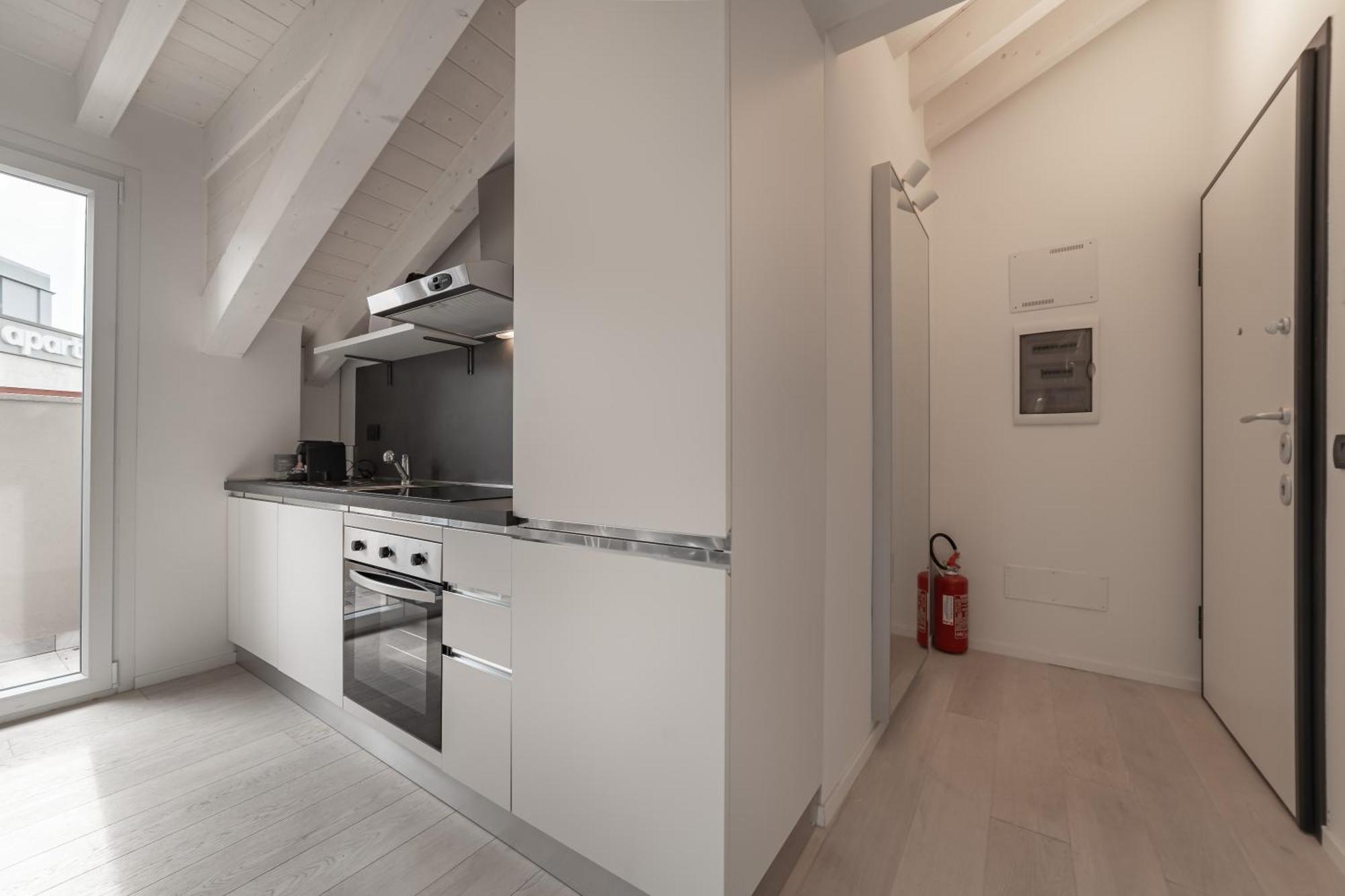10 Min Walk From Prada, Bocconi And Metro Apartment *